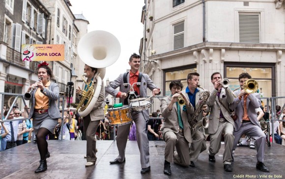  Sopa Loca – Orquesta de calle (Francia) se presentará el sábado a las 8:30 p.m en el Claustro. FOTO cortesía comfama/Ville de Dole