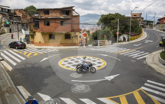 El sábado, la Alcaldía de Envigado entregó a la comunidad el urbanismo y el mayor espacio en la vía. FOTO Esteban Vanegas