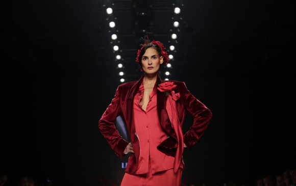 Lina Cantillo presentó su colección Rouge, totalmente en rojo. FOTO Colprensa