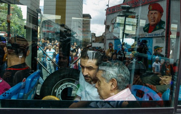 Entre los líderes políticos liberados está Daniel Ceballos, exalcalde de San Cristóbal, y el general retirado Ángel Vivas. Foto: Efe.