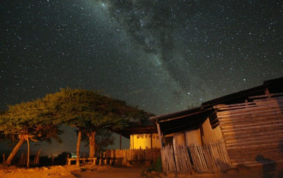 Lugares oscuros, lejos de contaminación lumínica y sin nubosidad son los mejores para apreciar los meteoros. La ciudad no es un buen sitio. Acá, paisaje nocturno en La Tatacoa. FOTO Jaime Pérez