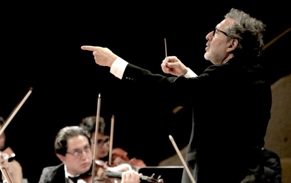 Además de violinista y director, el maestro Adrián Chamorro es fundador del Cuarteto Turner, de la Orquesta Clásica de Colombia y la Orquesta Barroca de Colombia. FOTO Cortesía sinfónica