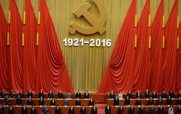 La sede del Partido Comunista de China reunió en Pekín a los líderes del movimiento en su aniversario número 95. Si bien sus cabezas proclaman éxito en sus acciones, crece el rechazo. FOTO ap