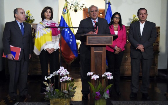 La delegación de Unasur en Caracas, encabezada por Samper, está integrada por los cancilleres de Brasil, Mauro Vieira; de Colombia, María Ángela Holguín; y de Ecuador, Ricardo Patiño. FOTO AFP