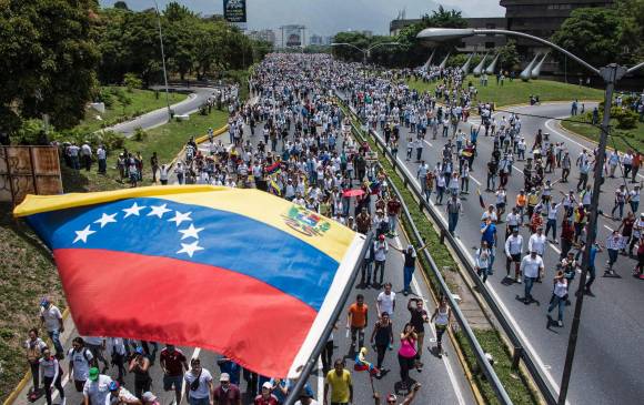 Dos Muertos Y Gaseada Saldo De Marchas Opositoras En Venezuela