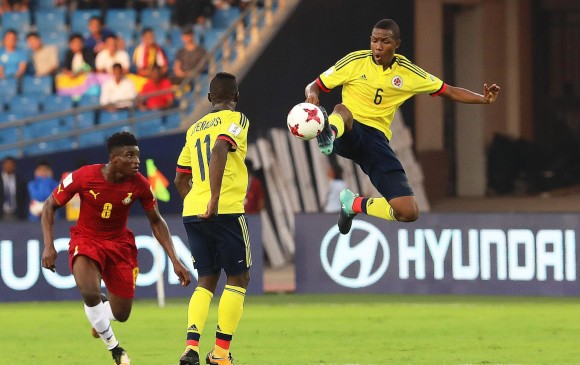 En la acción, el volante Andrés Perea. La derrota 1-0 con Ghana obliga a los colombianos a sumar ante India y EE. UU. FOTO efe