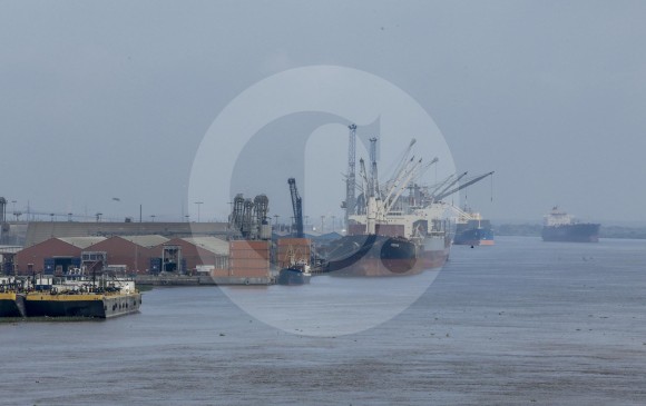 Por el Puerto de Barranquilla se mueve cerca del 70 % de la carga nacional, por eso desde los gremios el llamado es a que se concrete lo más pronto un nuevo contrato. FOTO juan antonio sánchez