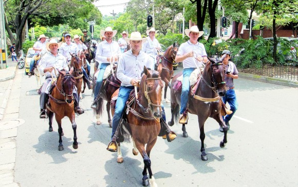 La última gran cabalgata que se realizó en Medellín, con asistencia de cerca de 500.000 personas entre participantes y público, fue en la Feria de las Flores del año 2013. FOTO Róbinson Sáenz