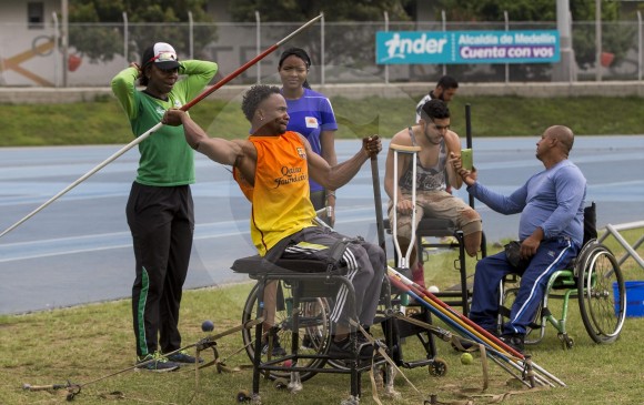 Los deportistas paralímpicos antioqueños se entrenan pensando en obtener mejoría en su condición. FOTO jaime pérez 