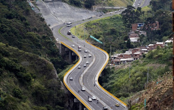 La Alcaldía de Medellín adicionará $8.000 millones al presupuesto para la construcción de dos conectividades peatonales. La puesta en servicio está prevista para el 21 de octubre. FOTO jaime pérez