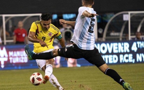Radamel Falcao completó cinco partidos sin poder anotarle a la Selección Argentina. El Tigre salió en reemplazo del talentoso jugador de Boca Juniors, Sebastián Villa, a 12 minutos del final. FOTO afp 