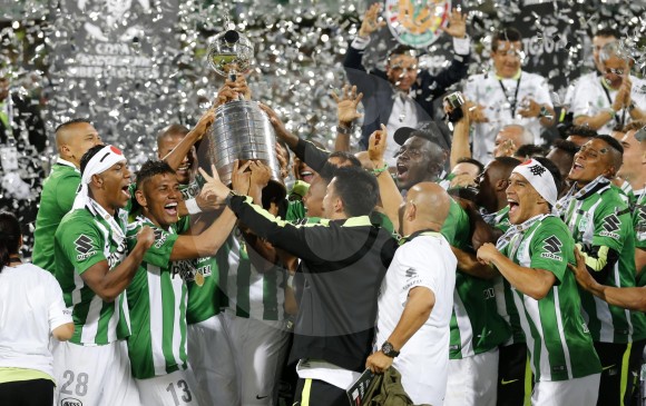 La merecida celebración del equipo verdolaga que fue el mejor de la copa. FOTO JUAN ANTONIO SÁNCHEZ