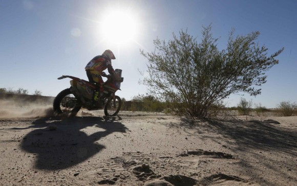 El sol, el calor, las dunas entran en escena esta primera semana del Rally Dakar. Luego la altura, el frío y las lluvias propias del altiplano boliviano antes de llegar a Argentina. FOTO archivo reuters