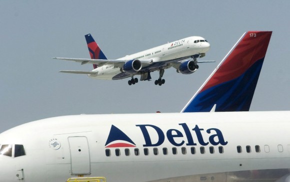 La aerolínea Delta es competencia directa de United Airlines en el mercado estadounidense. FOTO cortesía de www.latimes.com