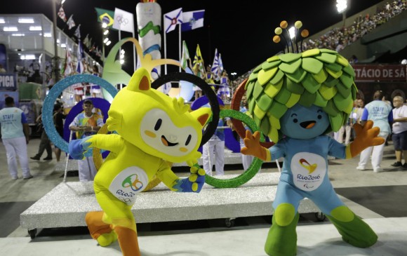Las mascotas olímpicas, esta semana, durante la parada del Carnaval de Río. Ni el Zika detiene el ritmo olímpico FOTO AP
