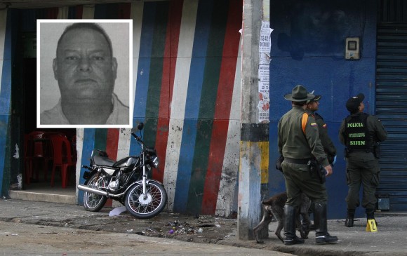 En esta esquina de Barrio Triste se produjo el atentado con granada que dejó un muerto y 29 heridos, en el año 2014. En el recuadro, alias “Mono Picacho”. FOTO: Cortesía.