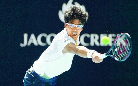El tenista coreano Hyeon Chung juega sus partidos con lentes. También son famosos los lentes que usaba el futbolista holandés Edgar Davies o el basquetbolista Kareem Abdul Jabbar. FOTO AFP