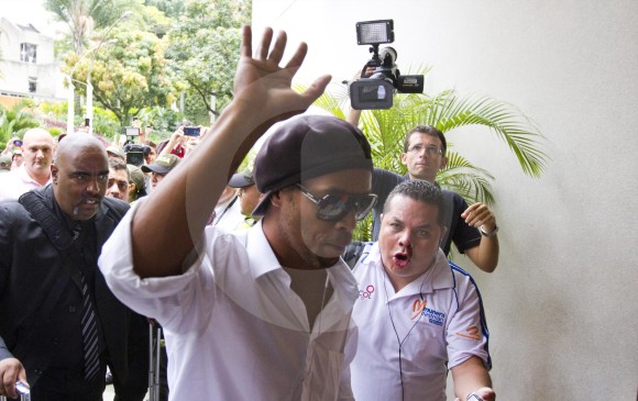 En Brasil esperan que el paso de Ronaldinho por la política sea igual de exitoso como lo fue en el fútbol. FOTO ARCHIVO ESTEBAN VANEGAS