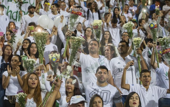 El sentimiento expresado en el blanco, las flores y las velas. FOTOs Juan a. sánchez, róbinson sáenz y Julio C. Herrera.