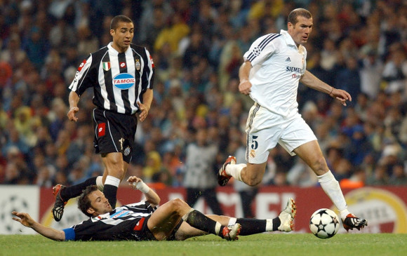 Real Madrid había fichado para ese entonces a Zinedine Zidane, el traspaso más costoso de todos los tiempos. FOTO ARCHIVO AP
