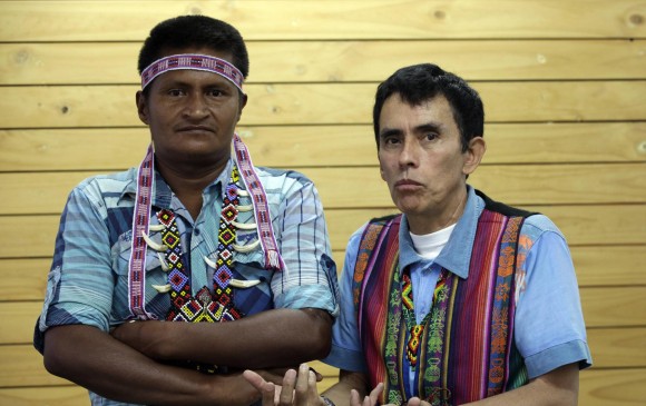 Gobernadores indígenas Eddi Sucerquia (Orobajo) y Manuel Rodríguez, cabildo Nutabe Mayor Medellín. FOTO manuel saldarriaga