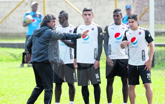 Leonel Álvarez es un convencido de que el Medellín cada día jugará mejor en la Liga Águila-1 con Juan Caicedo, Daniel Torres, Johan Arango y Mauricio Molina. FOTO Manuel Saldarriaga