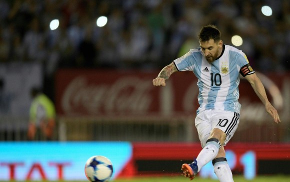 Lionel Messi intentó guiar a su equipo, pero no fue ayudado por sus compañeros de ataque, de flojo encuentro. FOTO afp