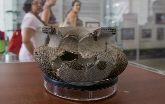 Los restos arqueológicos hallados en el proyecto Centro Parrilla se exhiben al público de manera gratuita en la Biblioteca de EPM. FOTOS Donaldo Zuluaga