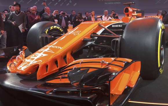 La escudería McLaren-Honda de Fórmula 1 presentó este viernes su nuevo monoplaza, el MCL32. FOTO REUTERS