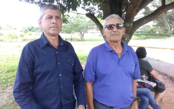 Antonio y Edilberto, hermanos de Libardo Fuentes, asesinado el jueves en el río Pamplonita, piden justicia. FOTO r. hernández
