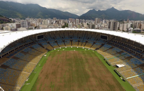 El templo del Fútbol Brasileño, el estadio Maracaná, está sumido en el completo abandono. FOTO AFP