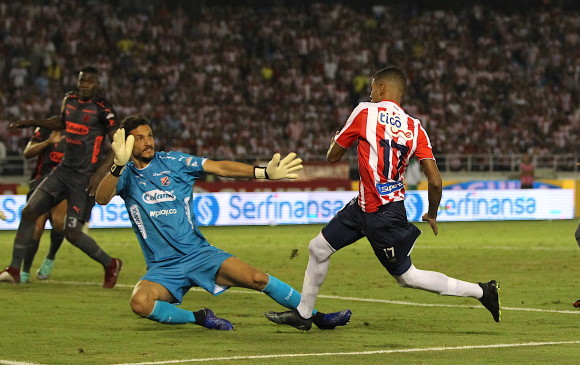 El arquero David González, a pesar de recibir cuatro goles en el Metropolitano, cumplió buen papel con el Medellín. Su liderazgo será clave en la recuperación anímica del equipo. FOTO colprensa