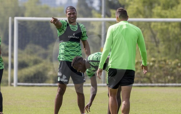 Con las sonrisas que tuvieron durante las prácticas de la semana, así quieren terminar esta noche los jugadores de Atlético Nacional cuando reciban a Tucumán. FOTO juan antonio sánchez