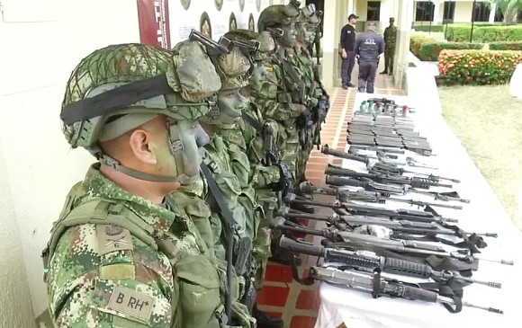 El Ejército presentó los resultados del operativo y las armas incautadas.