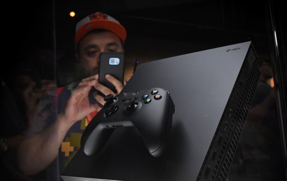 Xbox One X fue lanzado en la feria E3 2017. FOTO AFP