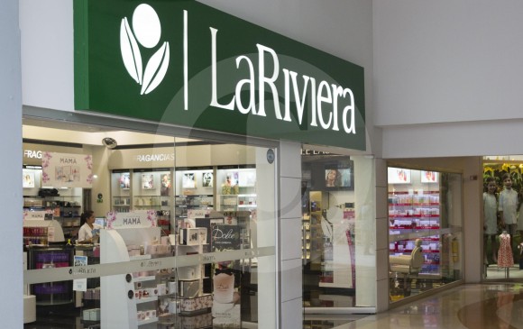 La Riviera S.A.S. opera una cadena de 55 tiendas del mismo nombre en Colombia, siete en Antioquia, como la ubicada en el centro comercial Oviedo, en el sur de Medellín. FOTO Edwin Bustamante