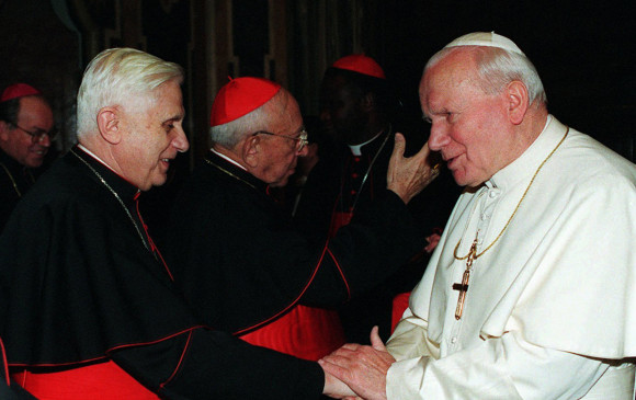 Benedicto XVI considerado uno de los Papas más ilustrados, aprendió mucho de su antecesor. FOTO ap