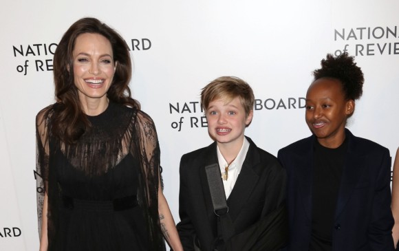 Dos años después de que Brad Pitt y Angelina Jolie se separara aún se escuchan noticias de su divorcio y la custodia de sus seis hijos. Foto: SSTOCK