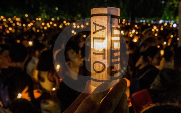 El pasado 6 de julio se realizó en Medellín (foto) y otras ciudades de Colombia una velatón por los defensores de Derechos Humanos y dirigentes sociales asesinados. FOTO Julio césar Herrera 