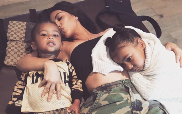 Saint West y North West, los hijos de Kim Kardashian. FOTO: instagram @kimkardashian