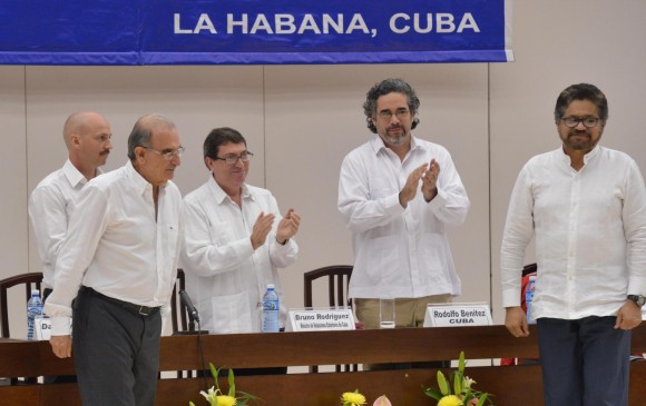 Los delegados de Cuba y Noruega fueron una vez más garantes en la firma de un nuevo acuerdo entre el Gobierno y las Farc. FOTO Cortesía Oficina alto comisionado 