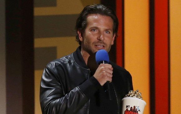 Bradley Cooper se llevó el título de mejor interpretación masculina por Francotirador. FOTO Reuters