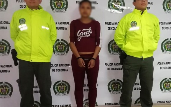 Mujer de 20 años capturada en Sopetrán por maltratar a sus hijastras. FOTO CORTESÍA POLICÍA ANTIOQUIA