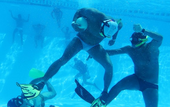 Las selecciones Colombia de rugby subacuático se preparan para el Campeonato Mundial en Cali. FOTO julio césar herrera
