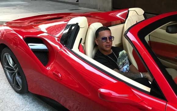 Daddy Yankee va en Ferrari. FOTO Cortesía