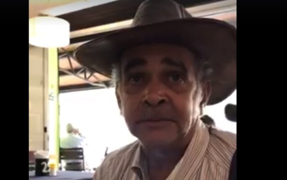Este es don José, el hombre que, según la denuncia, fue discriminado en un restaurante de El Poblado. FOTO CAPTURA DE VIDEO