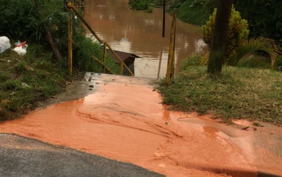 Inundaciones en el sector Los Abuelos de Barbosa. CORTESÍA GUARDIANES DE ANTIOQUIA