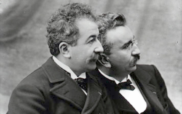 En 1895 los hermanos Lumière hicieron la primera presentación pública del cine. FOTO archivo
