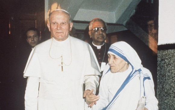 El mundo siguió de cerca la amistad entre Juan Pablo II y la Madre Teresa de Calcuta, quien fue beatificada por el propio Papa en 2003. FOTO archivo