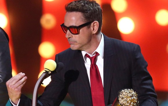 Robert Downey Jr. recibió el premio a toda su carrera. FOTO AP